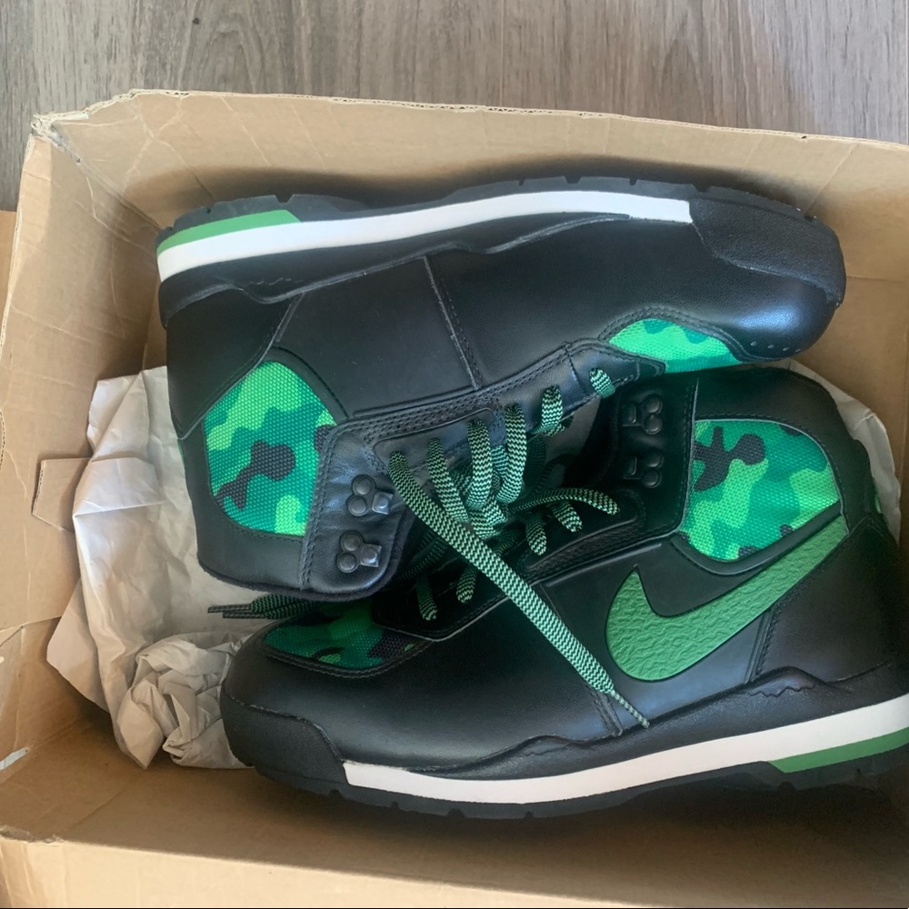 NIKE AIR BALTORO NEW WITH DAMAGED BOX 80$ TODAY